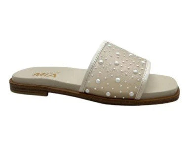 Jhanna Sandal, Bone