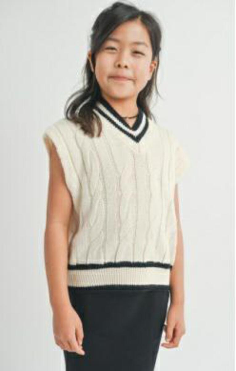 Tween Tara VNeck Cable Sleeveless Sweater, Cream